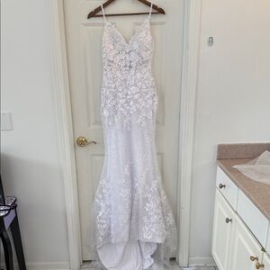 Elegant White Lace Wedding Dress